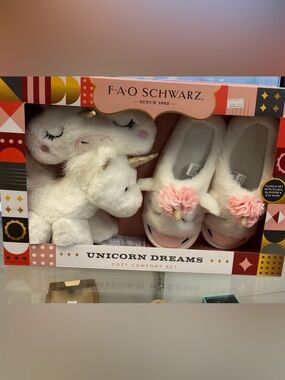 FAO Schwarz White & Pink Plush Unicorn Slippers Set
